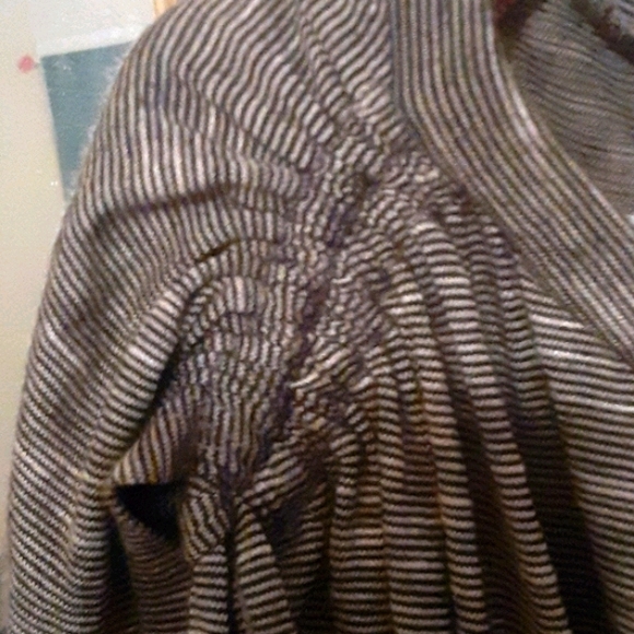 Size XL blouse - Picture 4 of 4